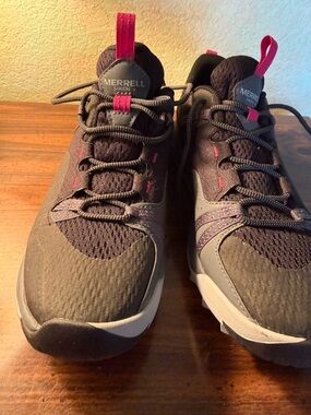 Merrell Women's Gray and Pink Siren 4 Trail Shoes